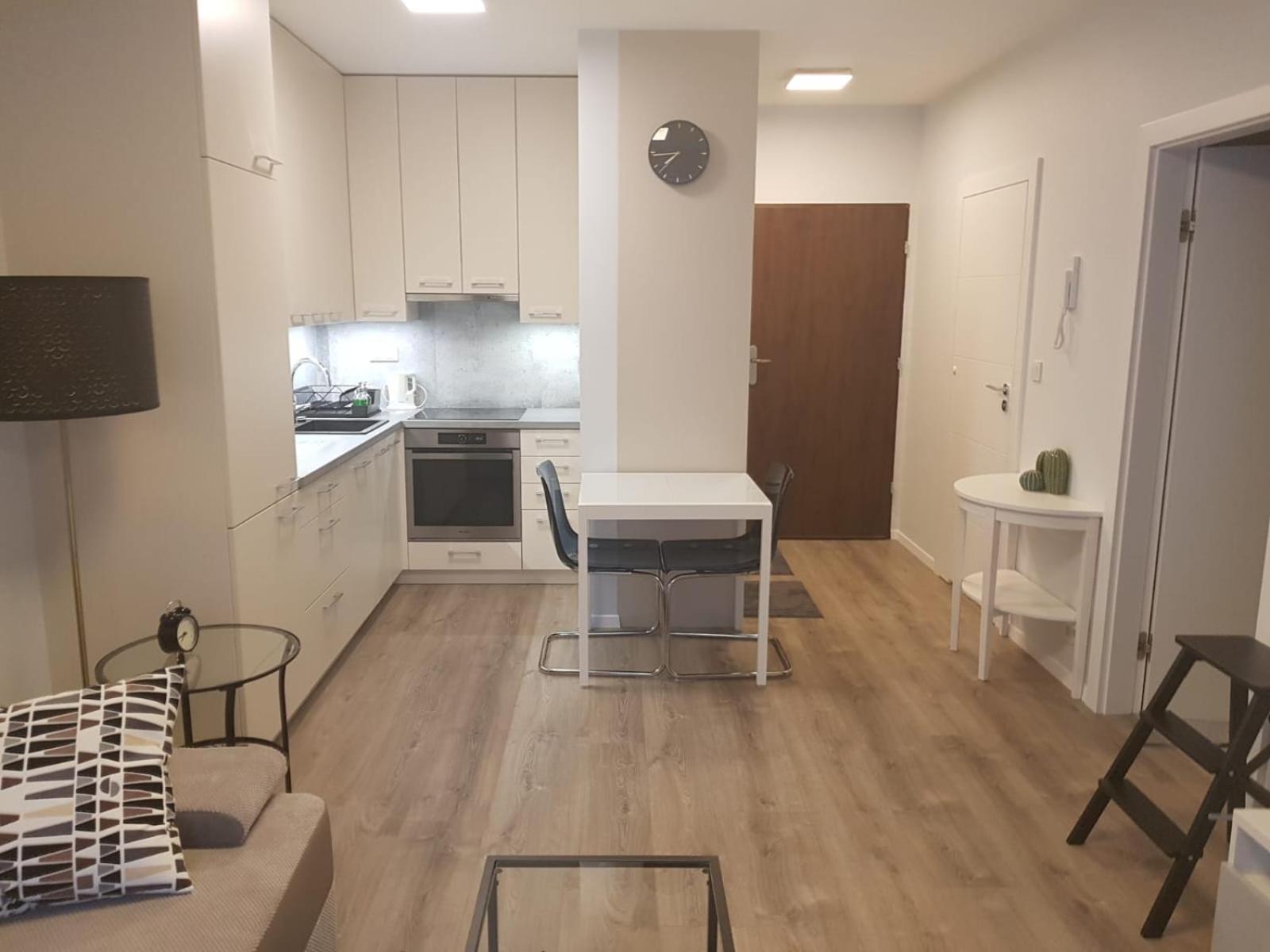 Modern Near To The Chopin's Airport Cybernetyki 2a Apartment Warschau